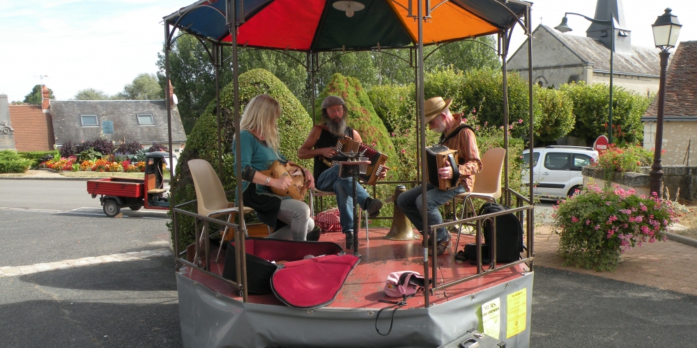 Jour de fête dans le village de Murs