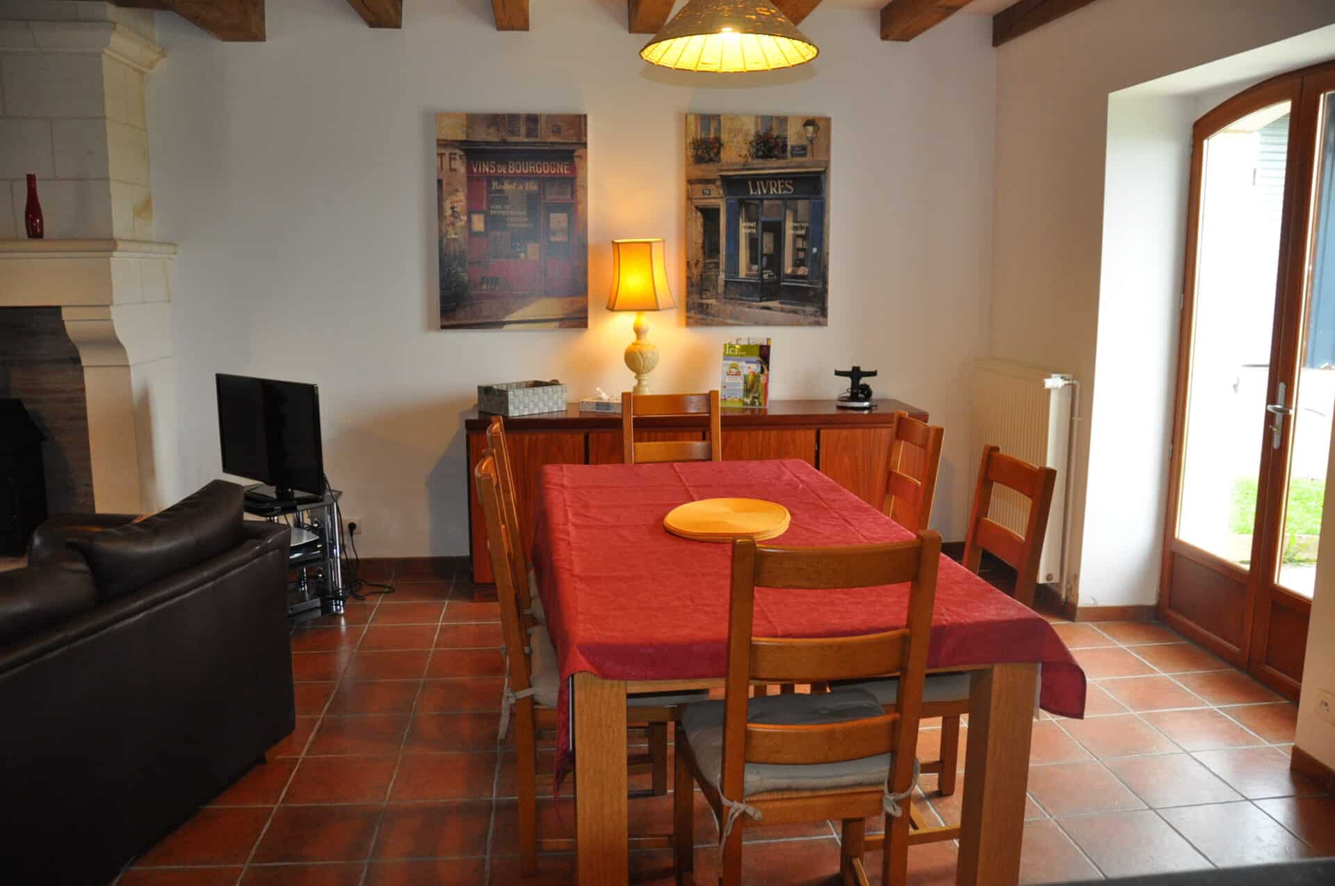 gite piscine loches beauval espace repas villa saule