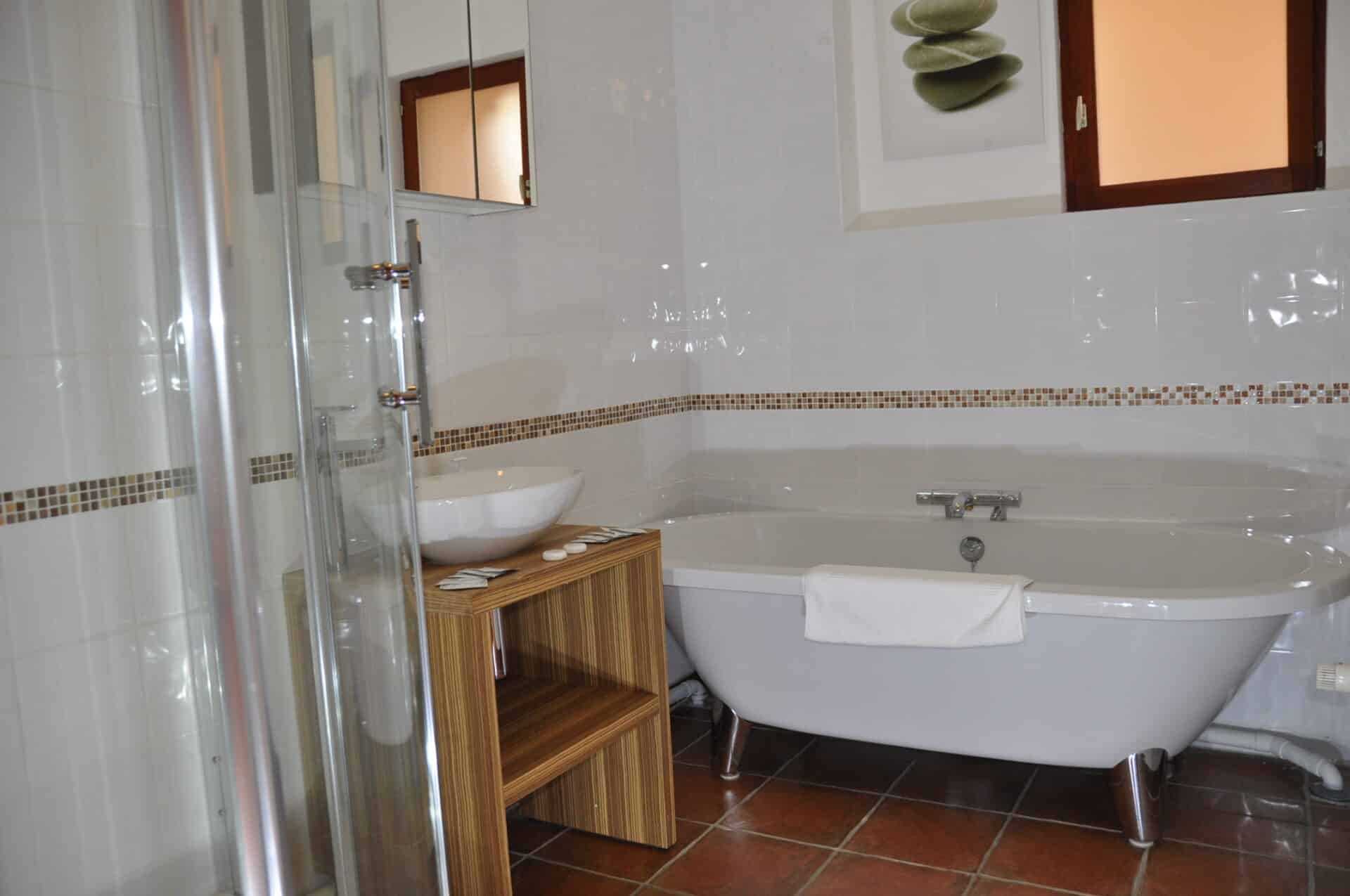 gite piscine loches beauval salle bain saule