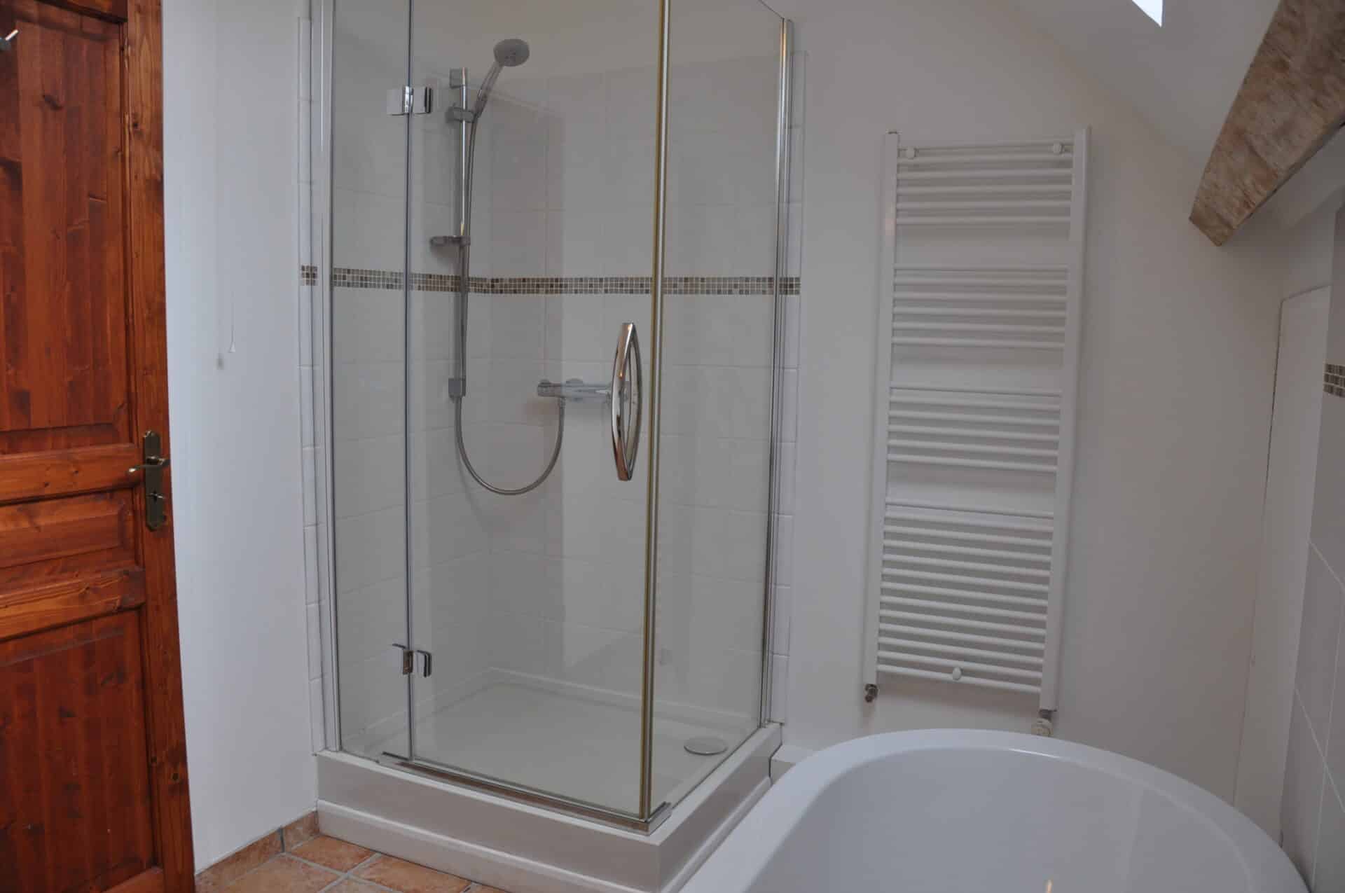 gite piscine beauval loches salle bain peuplier